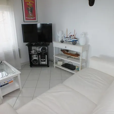 Apartment Comodo De 3 Con Aire Acondicionado, Terraza Y Piscina En - Es-204-16
