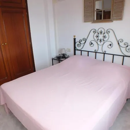 Comodo De 3 Con Aire Acondicionado, Terraza Y Piscina En - Es-204-16 *