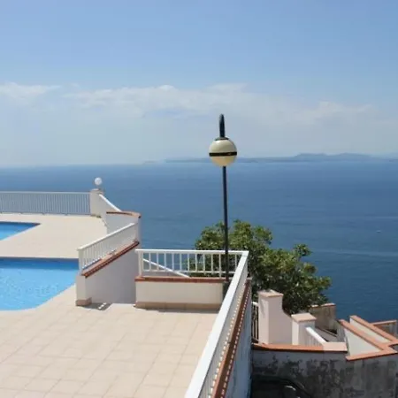 Comodo De 3 Con Aire Acondicionado, Terraza Y Piscina En - Es-204-16 * Roses